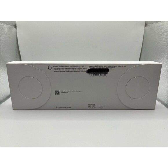 Apple Watch SE 2nd Gen GPS 40mm Case w Midnight Sport Band M/L MXE93LL/A 2024 - Picture 3 of 4